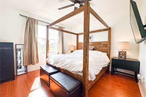 Townhouse in Sunrise, Florida 3 bedrooms, 134.43 sq.m. № 2064698 - photo 13