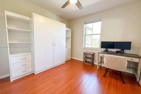 Townhouse in Sunrise, Florida 3 bedrooms, 134.43 sq.m. № 2064698 - photo 19