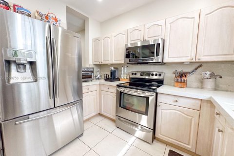 Townhouse in Sunrise, Florida 3 bedrooms, 134.43 sq.m. № 2064698 - photo 11