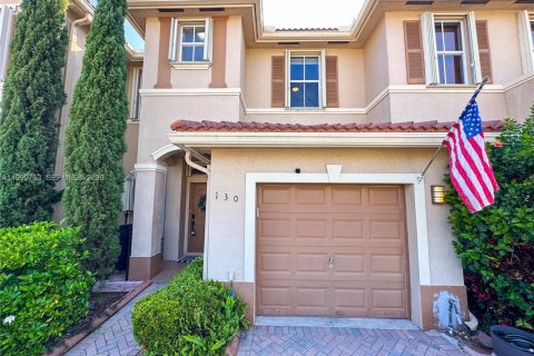 Townhouse in Sunrise, Florida 3 bedrooms, 134.43 sq.m. № 2064698