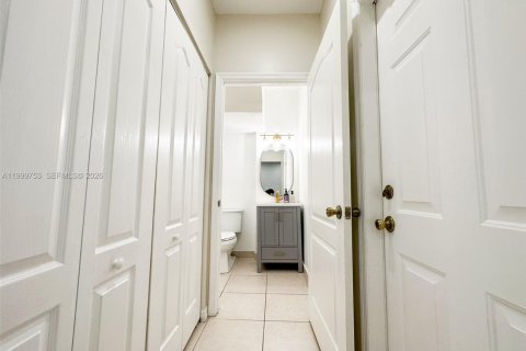 Townhouse in Sunrise, Florida 3 bedrooms, 134.43 sq.m. № 2064698 - photo 8