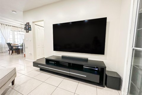 Townhouse in Sunrise, Florida 3 bedrooms, 134.43 sq.m. № 2064698 - photo 4