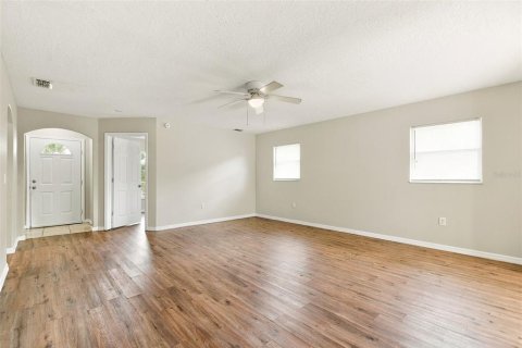 Villa ou maison à louer à Orlando, Floride: 3 chambres, 124.67 m2 № 2390875 - photo 4