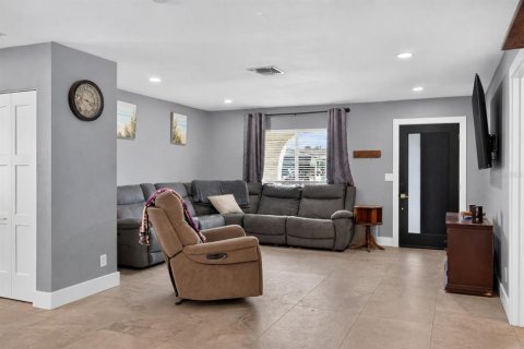 Villa ou maison à louer à Saint Petersburg, Floride: 3 chambres, 130.81 m2 № 2435121 - photo 5