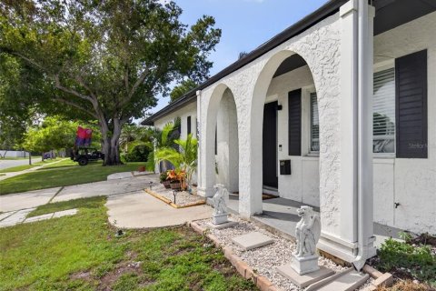 Villa ou maison à louer à Saint Petersburg, Floride: 3 chambres, 130.81 m2 № 2435121 - photo 4