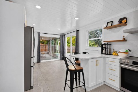 Villa ou maison à louer à Saint Petersburg, Floride: 3 chambres, 130.81 m2 № 2435121 - photo 12