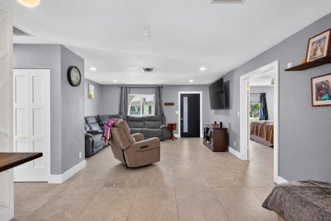 Villa ou maison à louer à Saint Petersburg, Floride: 3 chambres, 130.81 m2 № 2435121 - photo 6