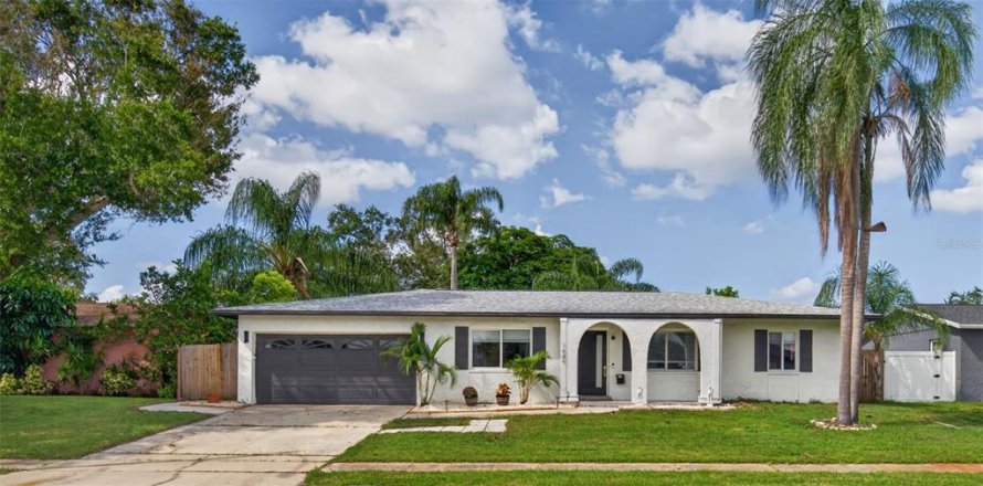 Villa ou maison à Saint Petersburg, Floride 3 chambres, 130.81 m2 № 2435121