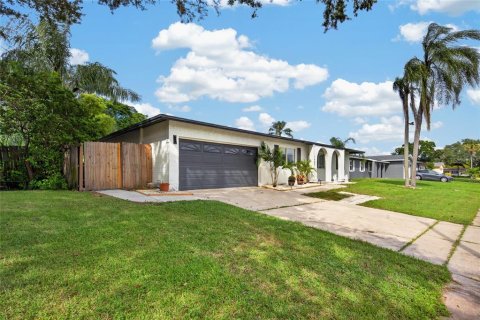 Villa ou maison à louer à Saint Petersburg, Floride: 3 chambres, 130.81 m2 № 2435121 - photo 2