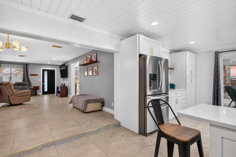 Villa ou maison à louer à Saint Petersburg, Floride: 3 chambres, 130.81 m2 № 2435121 - photo 9