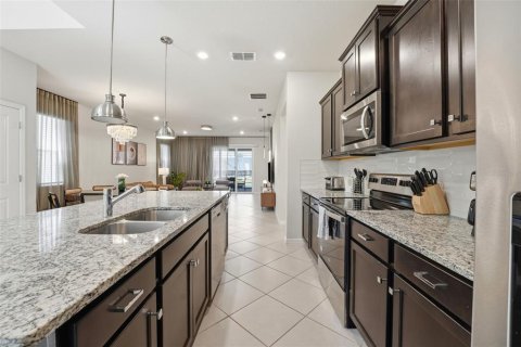 House in Clermont, Florida 6 bedrooms, 290.51 sq.m. № 2212394 - photo 11