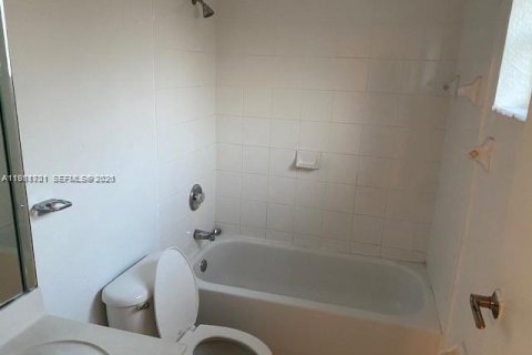 Townhouse in Florida City, Florida 3 bedrooms № 2043007 - photo 10