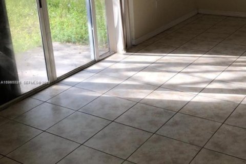 Townhouse in Florida City, Florida 3 bedrooms № 2043007 - photo 3