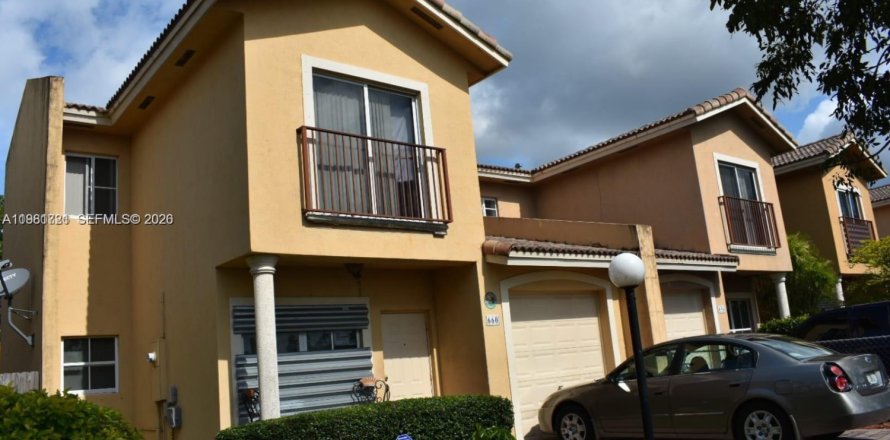 Townhouse in Florida City, Florida 3 bedrooms № 2043007