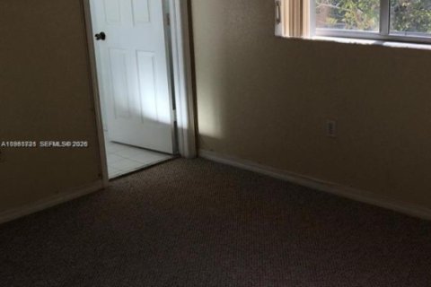 Townhouse in Florida City, Florida 3 bedrooms № 2043007 - photo 6