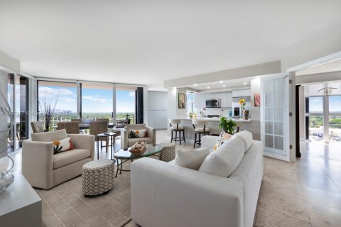 Condo in Miami, Florida, 2 bedrooms  № 1833702 - photo 2