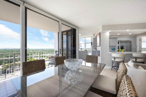 Condo in Miami, Florida, 2 bedrooms  № 1833702 - photo 8