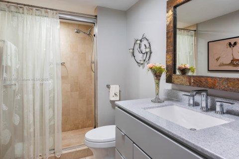 Condo in Miami, Florida, 2 bedrooms  № 1833702 - photo 10