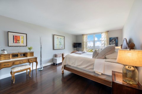 Condo in Miami, Florida, 2 bedrooms  № 1833702 - photo 9