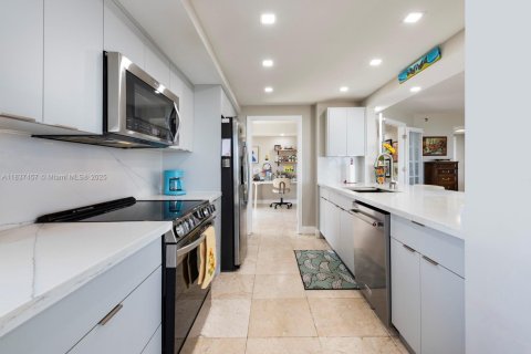 Condo in Miami, Florida, 2 bedrooms  № 1833702 - photo 25