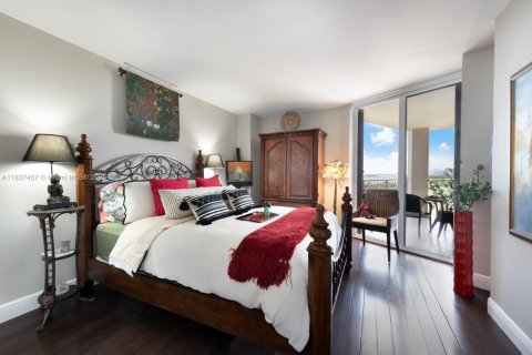 Condo in Miami, Florida, 2 bedrooms  № 1833702 - photo 6
