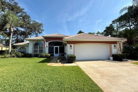 House in Palm Coast, Florida 3 bedrooms, 198.72 sq.m. № 1852841 - photo 1