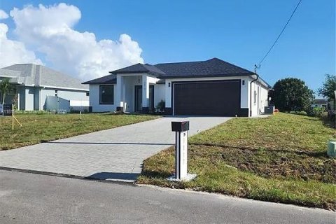 House in Lehigh Acres, Florida 3 bedrooms, 142.7 sq.m. № 1768535 - photo 4