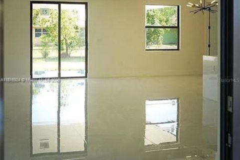 House in Lehigh Acres, Florida 3 bedrooms, 142.7 sq.m. № 1768535 - photo 9