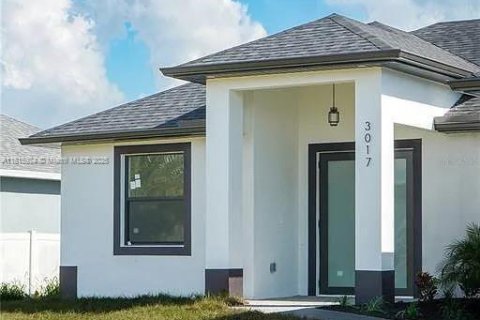 House in Lehigh Acres, Florida 3 bedrooms, 142.7 sq.m. № 1768535 - photo 2