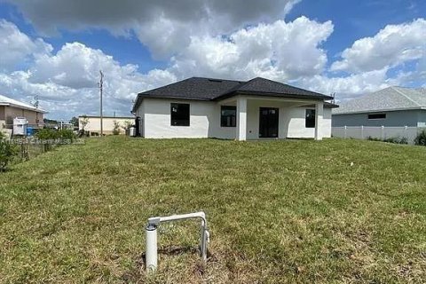House in Lehigh Acres, Florida 3 bedrooms, 142.7 sq.m. № 1768535 - photo 20