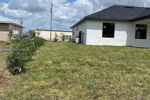 House in Lehigh Acres, Florida 3 bedrooms, 142.7 sq.m. № 1768535 - photo 18
