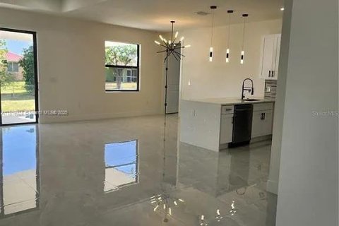 House in Lehigh Acres, Florida 3 bedrooms, 142.7 sq.m. № 1768535 - photo 7