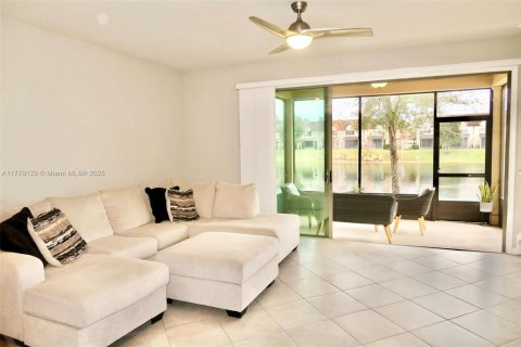 Townhouse in Jacksonville, Florida 3 bedrooms № 1863519 - photo 3