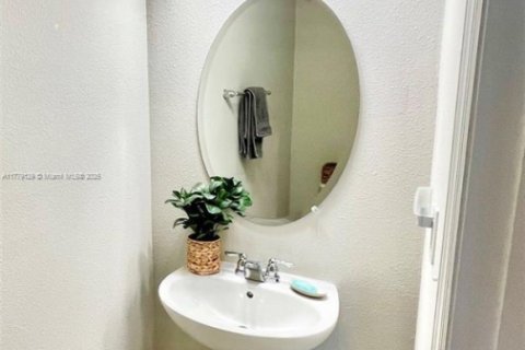 Townhouse in Jacksonville, Florida 3 bedrooms № 1863519 - photo 5