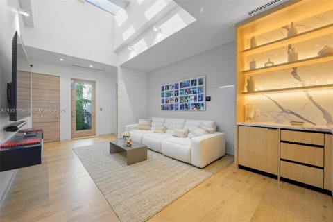 Снять в аренду виллу или дом в Норт-Майами-Бич, Флорида 5 спален, 510.22м2, № 2034803 - фото 18