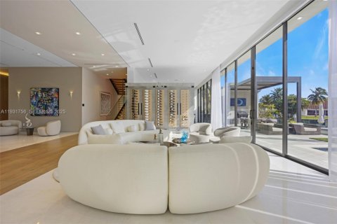 Снять в аренду виллу или дом в Норт-Майами-Бич, Флорида 5 спален, 510.22м2, № 2034803 - фото 10