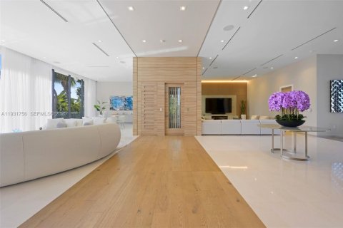 Снять в аренду виллу или дом в Норт-Майами-Бич, Флорида 5 спален, 510.22м2, № 2034803 - фото 7