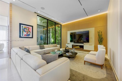 Снять в аренду виллу или дом в Норт-Майами-Бич, Флорида 5 спален, 510.22м2, № 2034803 - фото 5