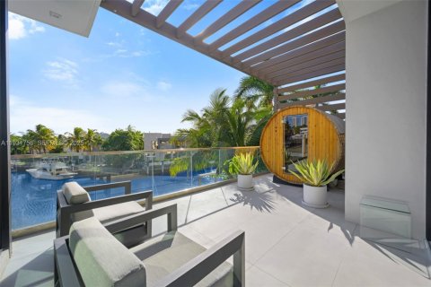 Снять в аренду виллу или дом в Норт-Майами-Бич, Флорида 5 спален, 510.22м2, № 2034803 - фото 25