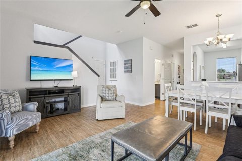 Townhouse in Davenport, Florida 4 bedrooms, 172.43 sq.m. № 1815295 - photo 3