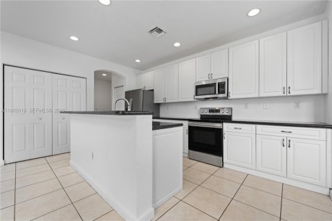 Купить виллу или дом в Хомстед, Флорида 4 спальни, 258.83м2, № 2050067 - фото 6