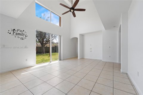 Купить виллу или дом в Хомстед, Флорида 4 спальни, 258.83м2, № 2050067 - фото 13