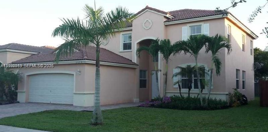 Дом в Хомстед, Флорида 4 спальни, 258.83м2 № 2050067