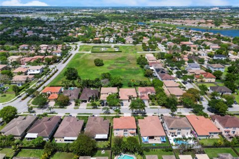 Купить виллу или дом в Хомстед, Флорида 4 спальни, 258.83м2, № 2050067 - фото 26