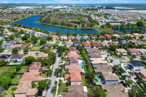 Купить виллу или дом в Хомстед, Флорида 4 спальни, 258.83м2, № 2050067 - фото 27