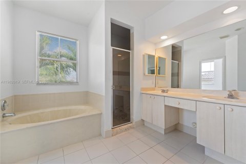 Купить виллу или дом в Хомстед, Флорида 4 спальни, 258.83м2, № 2050067 - фото 18