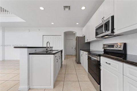 Купить виллу или дом в Хомстед, Флорида 4 спальни, 258.83м2, № 2050067 - фото 7