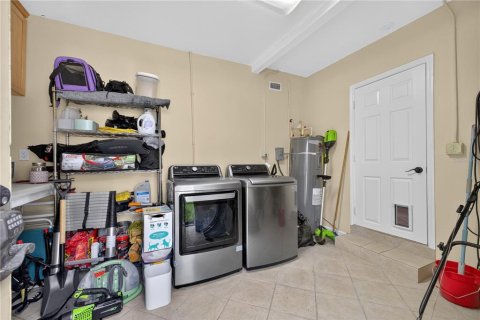 House in Orlando, Florida 3 bedrooms, 106.56 sq.m. № 2291630 - photo 14