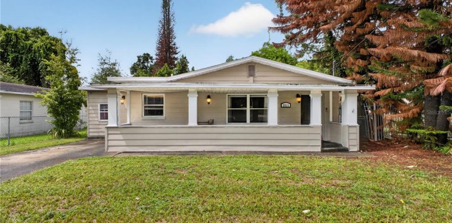 House in Orlando, Florida 3 bedrooms, 106.56 sq.m. № 2291630
