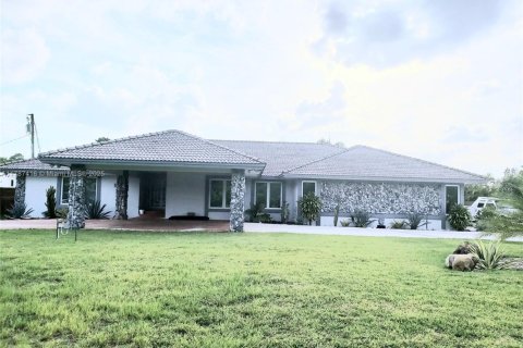 House in Homestead, Florida 6 bedrooms, 407.84 sq.m. № 1867173 - photo 1